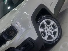 JEEP RENEGADE 1.3 T270 TURBO FLEX AT6 2023/2024 BETIOLO NOVOS E SEMINOVOS LAJEADO / Carros no Vale