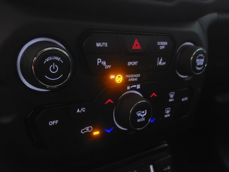 JEEP RENEGADE 1.3 T270 TURBO FLEX LONGITUDE AT6 2024/2025 BETIOLO NOVOS E SEMINOVOS LAJEADO / Carros no Vale