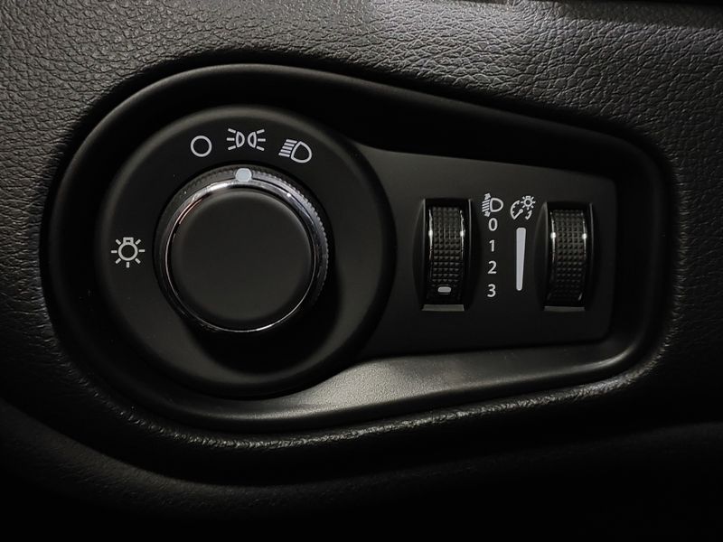 JEEP RENEGADE 1.3 T270 TURBO FLEX LONGITUDE AT6 2024/2025 BETIOLO NOVOS E SEMINOVOS LAJEADO / Carros no Vale