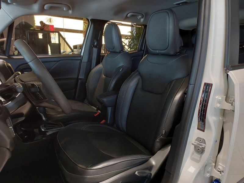 JEEP RENEGADE 1.3 T270 TURBO FLEX LONGITUDE AT6 2022/2023 BETIOLO NOVOS E SEMINOVOS LAJEADO / Carros no Vale JEEP RENEGADE 1.3 T270 TURBO FLEX LONGITUDE AT6 2022/2023 BETIOLO NOVOS E SEMINOVOS LAJEADO / Carros no Vale