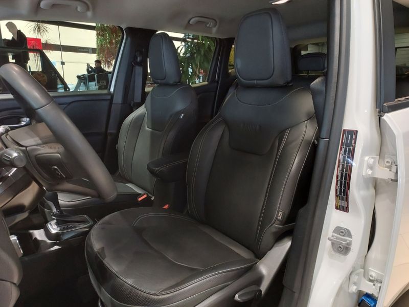 JEEP RENEGADE 1.3 T270 TURBO FLEX LONGITUDE AT6 2024/2025 BETIOLO NOVOS E SEMINOVOS LAJEADO / Carros no Vale