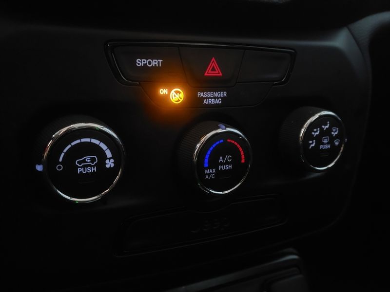 JEEP RENEGADE 1.8 16V FLEX 4P AUTOMÁTICO 2021/2021 BETIOLO NOVOS E SEMINOVOS LAJEADO / Carros no Vale