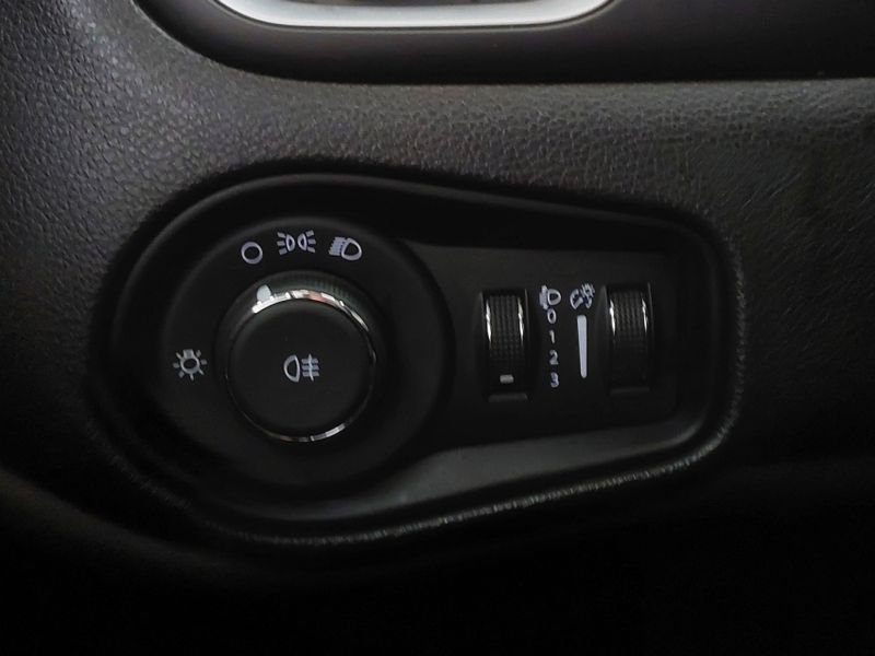 JEEP RENEGADE 1.8 16V FLEX 4P AUTOMÁTICO 2021/2021 BETIOLO NOVOS E SEMINOVOS LAJEADO / Carros no Vale