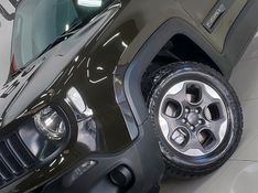 JEEP RENEGADE 1.8 16V FLEX 4P AUTOMÁTICO 2021/2021 BETIOLO NOVOS E SEMINOVOS LAJEADO / Carros no Vale