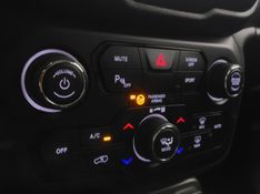 JEEP RENEGADE 1.8 16V FLEX LONGITUDE 4P AUTOMÁTICO 2021/2021 BETIOLO NOVOS E SEMINOVOS LAJEADO / Carros no Vale