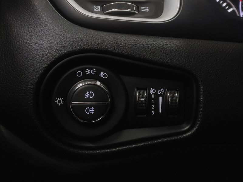 JEEP RENEGADE 1.8 16V FLEX LONGITUDE 4P AUTOMÁTICO 2021/2021 BETIOLO NOVOS E SEMINOVOS LAJEADO / Carros no Vale JEEP RENEGADE 1.8 16V FLEX LONGITUDE 4P AUTOMÁTICO 2021/2021 BETIOLO NOVOS E SEMINOVOS LAJEADO / Carros no Vale