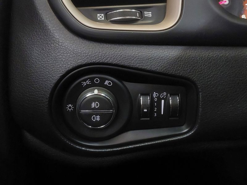 JEEP RENEGADE 1.8 16V FLEX SPORT 4P AUTOMÁTICO 2015/2016 BETIOLO NOVOS E SEMINOVOS LAJEADO / Carros no Vale JEEP RENEGADE 1.8 16V FLEX SPORT 4P AUTOMÁTICO 2015/2016 BETIOLO NOVOS E SEMINOVOS LAJEADO / Carros no Vale