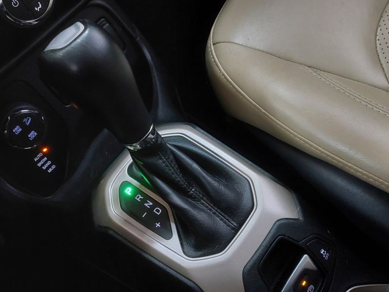 JEEP RENEGADE 2.0 16V TURBO DIESEL LONGITUDE 4P 4X4 AUTOMÁTICO 2016/2016 BETIOLO NOVOS E SEMINOVOS LAJEADO / Carros no Vale JEEP RENEGADE 2.0 16V TURBO DIESEL LONGITUDE 4P 4X4 AUTOMÁTICO 2016/2016 BETIOLO NOVOS E SEMINOVOS LAJEADO / Carros no Vale