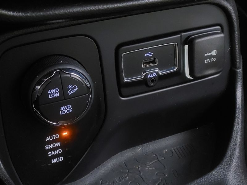 JEEP RENEGADE 2.0 16V TURBO DIESEL LONGITUDE 4P 4X4 AUTOMÁTICO 2016/2016 BETIOLO NOVOS E SEMINOVOS LAJEADO / Carros no Vale JEEP RENEGADE 2.0 16V TURBO DIESEL LONGITUDE 4P 4X4 AUTOMÁTICO 2016/2016 BETIOLO NOVOS E SEMINOVOS LAJEADO / Carros no Vale