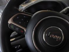 JEEP RENEGADE 2.0 16V TURBO DIESEL LONGITUDE 4P 4X4 AUTOMÁTICO 2016/2016 BETIOLO NOVOS E SEMINOVOS LAJEADO / Carros no Vale