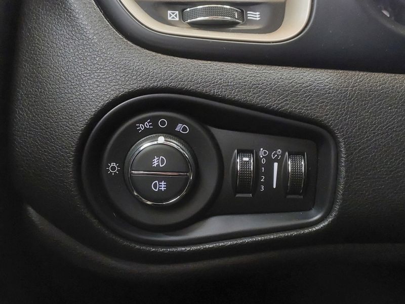 JEEP RENEGADE 2.0 16V TURBO DIESEL LONGITUDE 4P 4X4 AUTOMÁTICO 2016/2016 BETIOLO NOVOS E SEMINOVOS LAJEADO / Carros no Vale JEEP RENEGADE 2.0 16V TURBO DIESEL LONGITUDE 4P 4X4 AUTOMÁTICO 2016/2016 BETIOLO NOVOS E SEMINOVOS LAJEADO / Carros no Vale