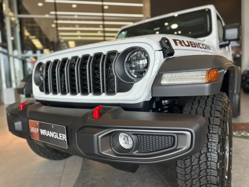 JEEP WRANGLER 2.0 TURBO GASOLINA RUBICON 4P 4X4 AT8 2025/2026 BETIOLO NOVOS E SEMINOVOS LAJEADO / Carros no Vale
