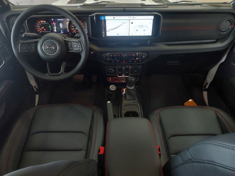 JEEP WRANGLER 2.0 TURBO GASOLINA RUBICON 4P 4X4 AT8 2025/2026 BETIOLO NOVOS E SEMINOVOS LAJEADO / Carros no Vale