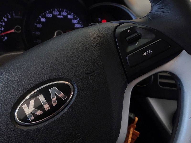 KIA PICANTO 1.0 EX 12V FLEX 4P MANUAL 2012/2013 BETIOLO NOVOS E SEMINOVOS LAJEADO / Carros no Vale KIA PICANTO 1.0 EX 12V FLEX 4P MANUAL 2012/2013 BETIOLO NOVOS E SEMINOVOS LAJEADO / Carros no Vale