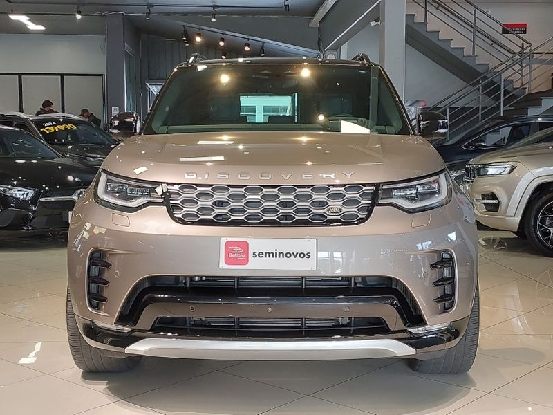 Land Rover DISCOVERY 3.0 D300 TURBO DIESEL MHEV METROPOLITAN EDITION AUTOMÁTICO 2023/2024 BETIOLO NOVOS E SEMINOVOS LAJEADO / Carros no Vale Land Rover DISCOVERY 3.0 D300 TURBO DIESEL MHEV METROPOLITAN EDITION AUTOMÁTICO 2023/2024 BETIOLO NOVOS E SEMINOVOS LAJEADO / Carros no Vale