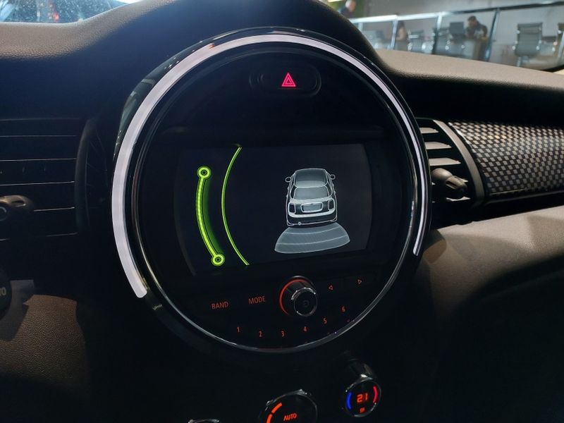 Mini COOPER 2.0 S TURBO GASOLINA 5P AUT 2016/2017 BETIOLO NOVOS E SEMINOVOS LAJEADO / Carros no Vale