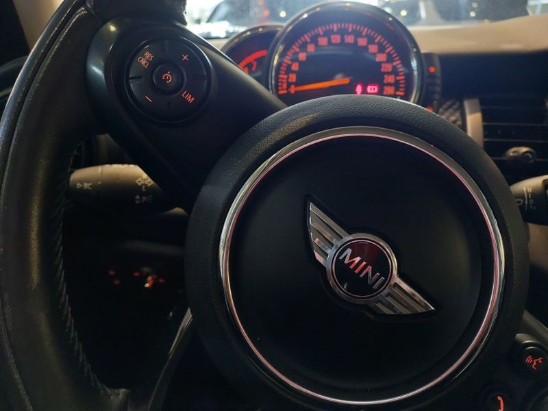 Mini COOPER 2.0 S TURBO GASOLINA 5P AUT 2016/2017 BETIOLO NOVOS E SEMINOVOS LAJEADO / Carros no Vale