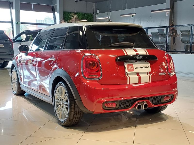Mini COOPER 2.0 S TURBO GASOLINA 5P AUT 2016/2017 BETIOLO NOVOS E SEMINOVOS LAJEADO / Carros no Vale