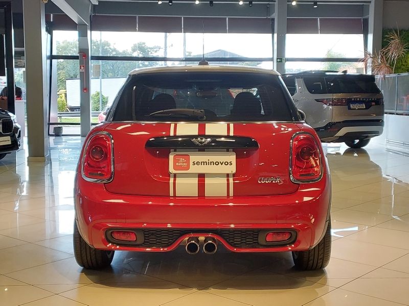 Mini COOPER 2.0 S TURBO GASOLINA 5P AUT 2016/2017 BETIOLO NOVOS E SEMINOVOS LAJEADO / Carros no Vale