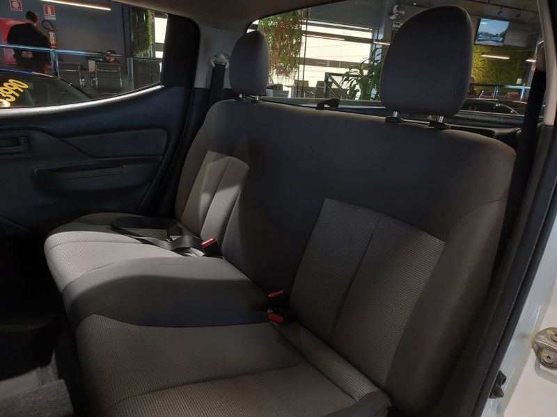 Mitsubishi L200 TRITON 2.4 16V TURBO DIESEL SPORT GLX CD 4P 4X4 MANUAL 2018/2018 BETIOLO NOVOS E SEMINOVOS LAJEADO / Carros no Vale Mitsubishi L200 TRITON 2.4 16V TURBO DIESEL SPORT GLX CD 4P 4X4 MANUAL 2018/2018 BETIOLO NOVOS E SEMINOVOS LAJEADO / Carros no Vale
