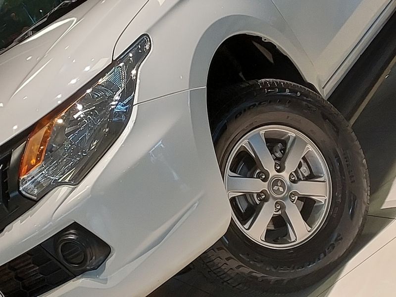 Mitsubishi L200 TRITON 2.4 16V TURBO DIESEL SPORT GLX CD 4P 4X4 MANUAL 2018/2018 BETIOLO NOVOS E SEMINOVOS LAJEADO / Carros no Vale Mitsubishi L200 TRITON 2.4 16V TURBO DIESEL SPORT GLX CD 4P 4X4 MANUAL 2018/2018 BETIOLO NOVOS E SEMINOVOS LAJEADO / Carros no Vale