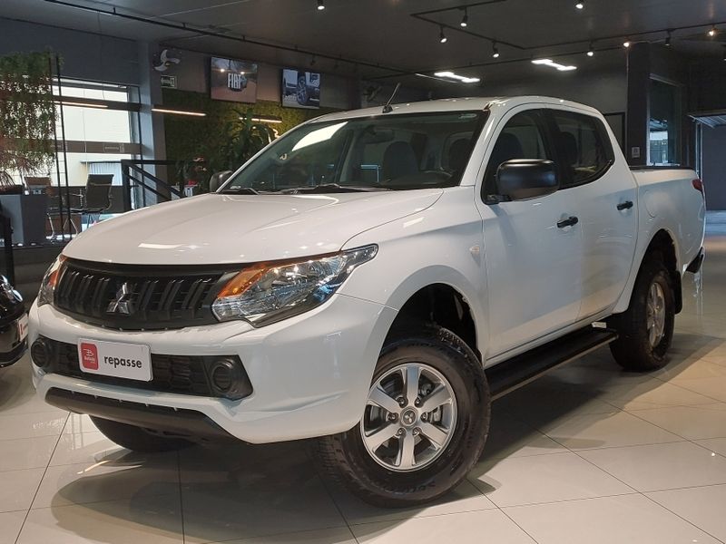 Mitsubishi L200 TRITON 2.4 16V TURBO DIESEL SPORT GLX CD 4P 4X4 MANUAL 2018/2018 BETIOLO NOVOS E SEMINOVOS LAJEADO / Carros no Vale Mitsubishi L200 TRITON 2.4 16V TURBO DIESEL SPORT GLX CD 4P 4X4 MANUAL 2018/2018 BETIOLO NOVOS E SEMINOVOS LAJEADO / Carros no Vale