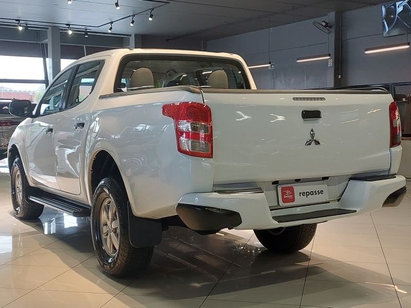 Mitsubishi L200 TRITON 2.4 16V TURBO DIESEL SPORT GLX CD 4P 4X4 MANUAL 2018/2018 BETIOLO NOVOS E SEMINOVOS LAJEADO / Carros no Vale Mitsubishi L200 TRITON 2.4 16V TURBO DIESEL SPORT GLX CD 4P 4X4 MANUAL 2018/2018 BETIOLO NOVOS E SEMINOVOS LAJEADO / Carros no Vale