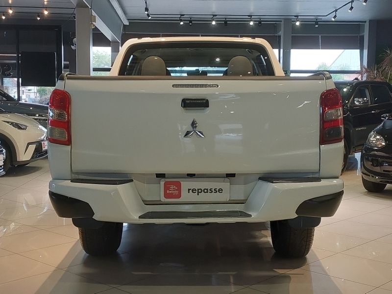 Mitsubishi L200 TRITON 2.4 16V TURBO DIESEL SPORT GLX CD 4P 4X4 MANUAL 2018/2018 BETIOLO NOVOS E SEMINOVOS LAJEADO / Carros no Vale Mitsubishi L200 TRITON 2.4 16V TURBO DIESEL SPORT GLX CD 4P 4X4 MANUAL 2018/2018 BETIOLO NOVOS E SEMINOVOS LAJEADO / Carros no Vale