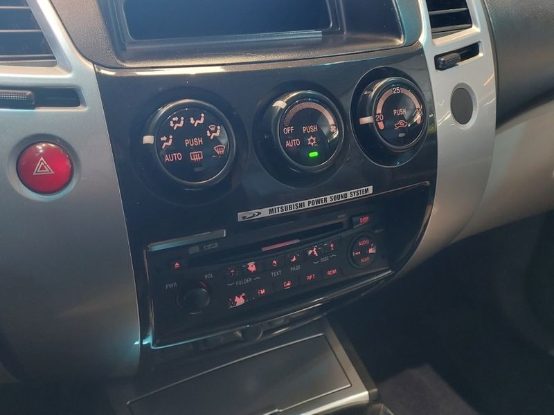Mitsubishi PAJERO DAKAR 3.2 HPE 4X4 7 LUGARES 16V TURBO INTERCOOLER DIESEL 4P AUTOMÁTICO 2009/2010 BETIOLO NOVOS E SEMINOVOS LAJEADO / Carros no Vale