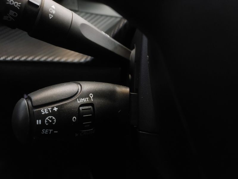 Peugeot 2008 1.0 TURBO 200 FLEX ALLURE CVT 2024/2025 BETIOLO NOVOS E SEMINOVOS LAJEADO / Carros no Vale Peugeot 2008 1.0 TURBO 200 FLEX ALLURE CVT 2024/2025 BETIOLO NOVOS E SEMINOVOS LAJEADO / Carros no Vale