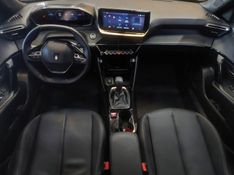 Peugeot 2008 1.0 TURBO 200 FLEX ALLURE CVT 2024/2025 BETIOLO NOVOS E SEMINOVOS LAJEADO / Carros no Vale