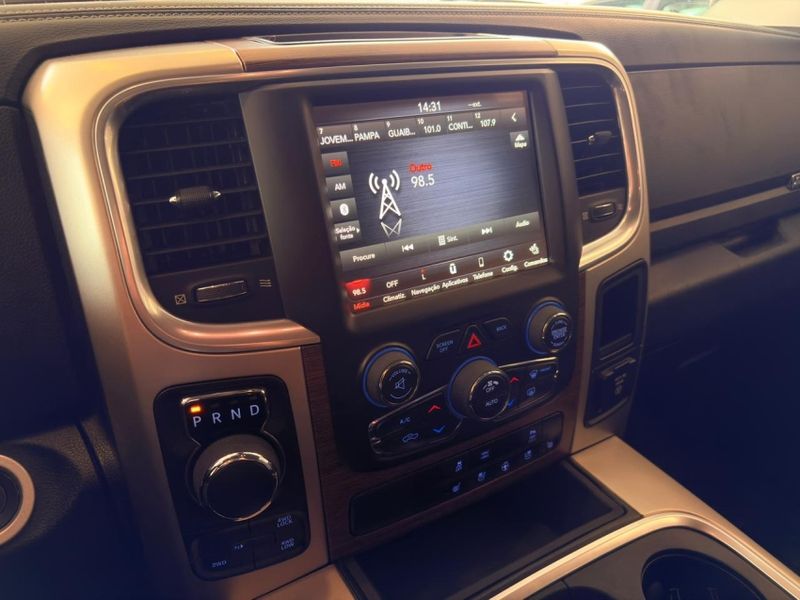 Ram CLASSIC 5.7 V8 GASOLINA LARAMIE CD 4X4 AUTOMÁTICO 2023/2023 BETIOLO NOVOS E SEMINOVOS LAJEADO / Carros no Vale Ram CLASSIC 5.7 V8 GASOLINA LARAMIE CD 4X4 AUTOMÁTICO 2023/2023 BETIOLO NOVOS E SEMINOVOS LAJEADO / Carros no Vale