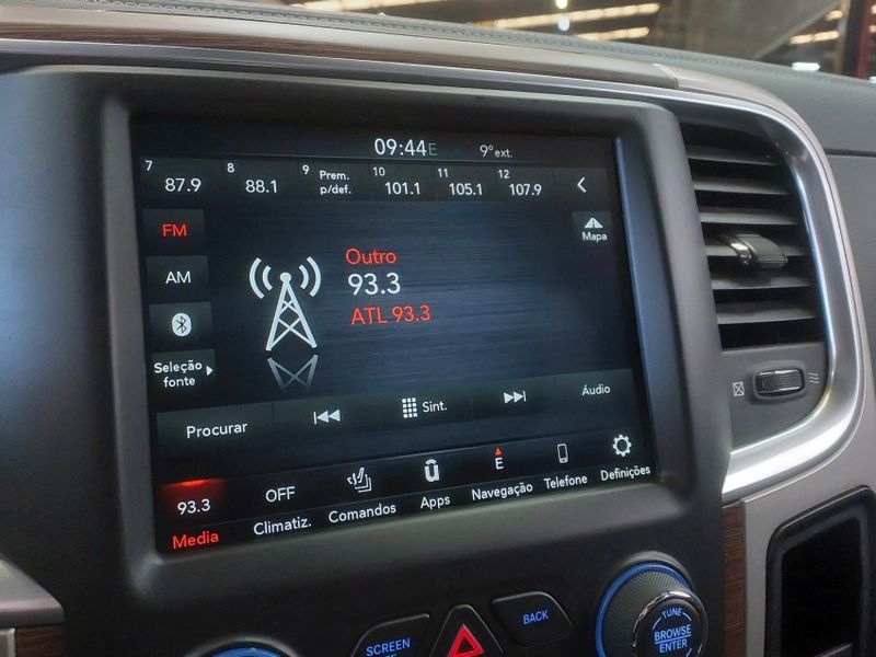 Ram CLASSIC 5.7 V8 GASOLINA LARAMIE CD 4X4 AUTOMÁTICO 2023/2023 BETIOLO NOVOS E SEMINOVOS LAJEADO / Carros no Vale Ram CLASSIC 5.7 V8 GASOLINA LARAMIE CD 4X4 AUTOMÁTICO 2023/2023 BETIOLO NOVOS E SEMINOVOS LAJEADO / Carros no Vale