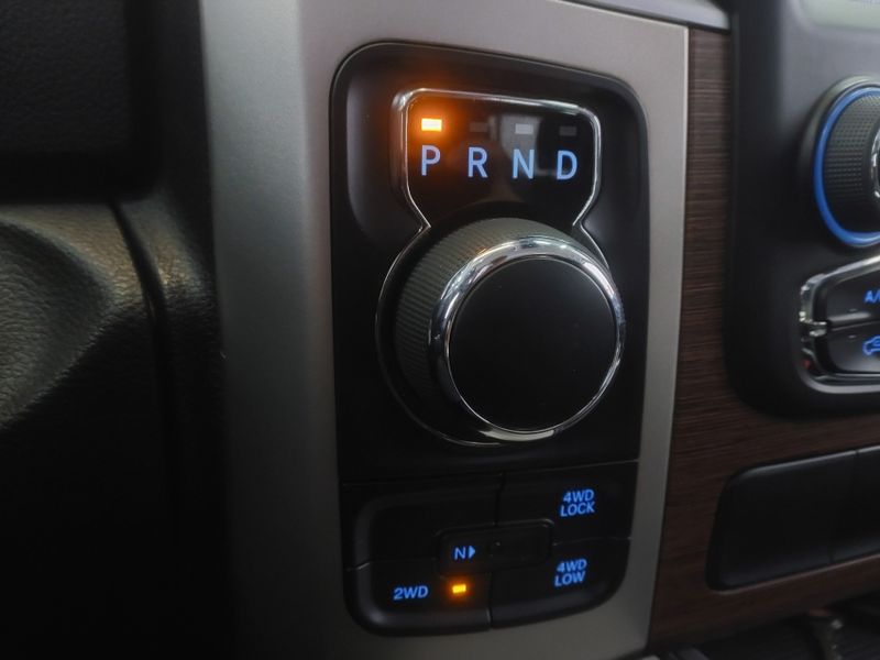 Ram CLASSIC 5.7 V8 GASOLINA LARAMIE CD 4X4 AUTOMÁTICO 2023/2023 BETIOLO NOVOS E SEMINOVOS LAJEADO / Carros no Vale Ram CLASSIC 5.7 V8 GASOLINA LARAMIE CD 4X4 AUTOMÁTICO 2023/2023 BETIOLO NOVOS E SEMINOVOS LAJEADO / Carros no Vale