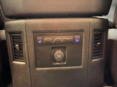 Ram CLASSIC 5.7 V8 GASOLINA LARAMIE CD 4X4 AUTOMÁTICO 2023/2023 BETIOLO NOVOS E SEMINOVOS LAJEADO / Carros no Vale