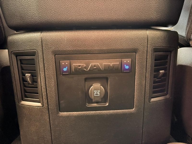 Ram CLASSIC 5.7 V8 GASOLINA LARAMIE CD 4X4 AUTOMÁTICO 2023/2023 BETIOLO NOVOS E SEMINOVOS LAJEADO / Carros no Vale Ram CLASSIC 5.7 V8 GASOLINA LARAMIE CD 4X4 AUTOMÁTICO 2023/2023 BETIOLO NOVOS E SEMINOVOS LAJEADO / Carros no Vale