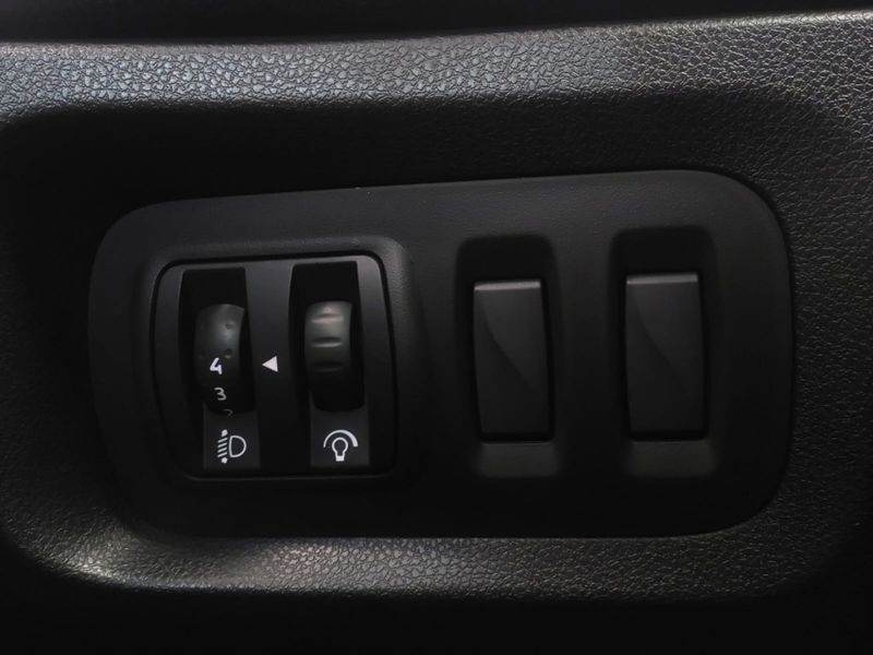 Renault CAPTUR 1.3 TCE FLEX INTENSE X-TRONIC 2022/2023 BETIOLO NOVOS E SEMINOVOS LAJEADO / Carros no Vale