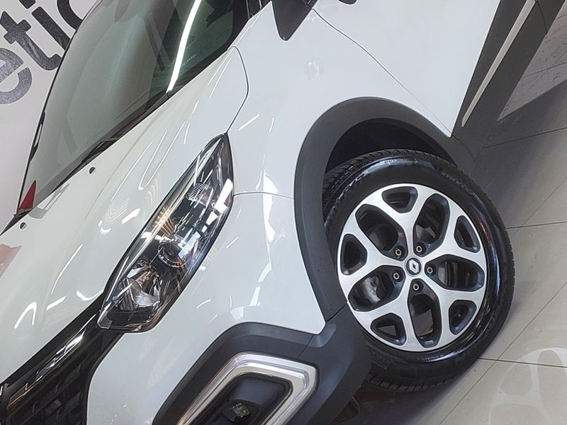 Renault CAPTUR 1.3 TCE FLEX INTENSE X-TRONIC 2022/2023 BETIOLO NOVOS E SEMINOVOS LAJEADO / Carros no Vale