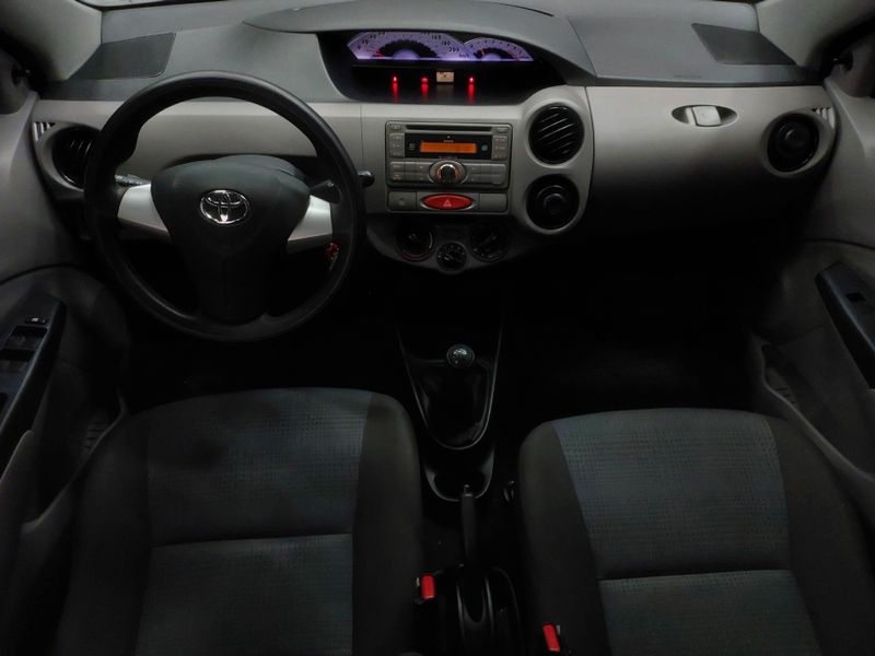 Toyota ETIOS 1.3 XS 16V FLEX 4P MANUAL 2013/2013 BETIOLO NOVOS E SEMINOVOS LAJEADO / Carros no Vale Toyota ETIOS 1.3 XS 16V FLEX 4P MANUAL 2013/2013 BETIOLO NOVOS E SEMINOVOS LAJEADO / Carros no Vale