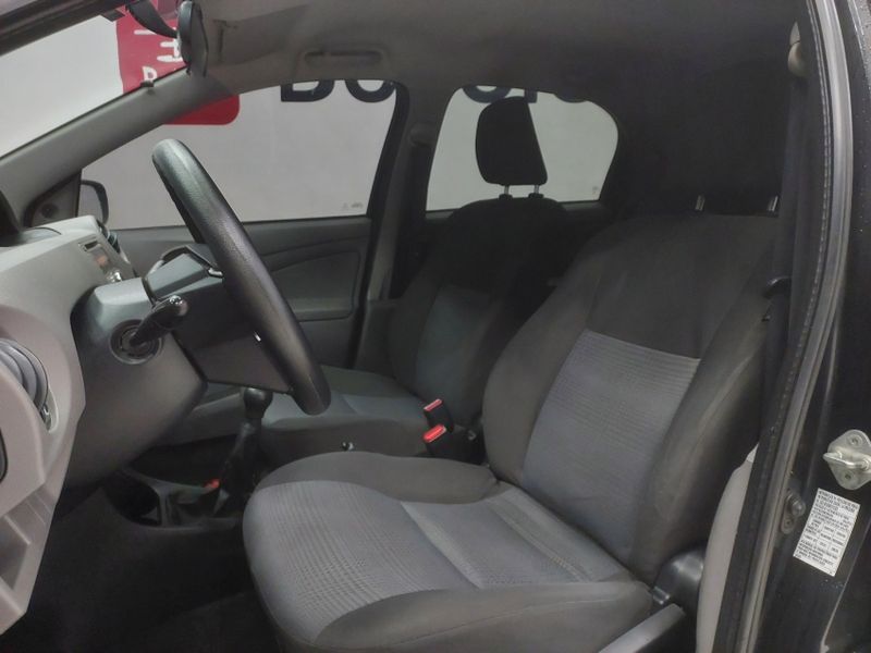 Toyota ETIOS 1.3 XS 16V FLEX 4P MANUAL 2013/2013 BETIOLO NOVOS E SEMINOVOS LAJEADO / Carros no Vale Toyota ETIOS 1.3 XS 16V FLEX 4P MANUAL 2013/2013 BETIOLO NOVOS E SEMINOVOS LAJEADO / Carros no Vale