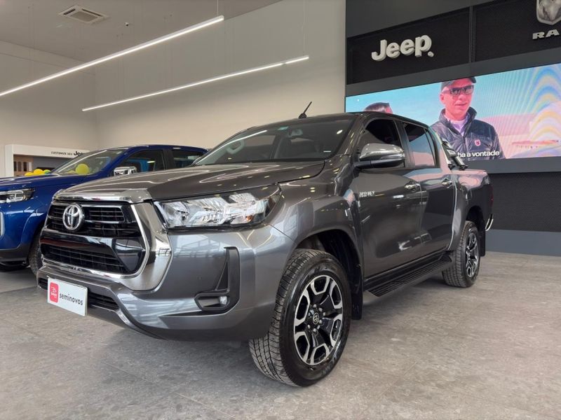 Toyota HILUX 2.8 D-4D TURBO DIESEL CD SRV 4X4 AUTOMÁTICO 2023/2024 BETIOLO NOVOS E SEMINOVOS LAJEADO / Carros no Vale Toyota HILUX 2.8 D-4D TURBO DIESEL CD SRV 4X4 AUTOMÁTICO 2023/2024 BETIOLO NOVOS E SEMINOVOS LAJEADO / Carros no Vale