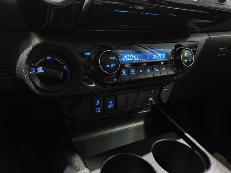 Toyota HILUX 2.8 D-4D TURBO DIESEL CD SRV 4X4 AUTOMÁTICO 2022/2022 BETIOLO NOVOS E SEMINOVOS LAJEADO / Carros no Vale Toyota HILUX 2.8 D-4D TURBO DIESEL CD SRV 4X4 AUTOMÁTICO 2022/2022 BETIOLO NOVOS E SEMINOVOS LAJEADO / Carros no Vale