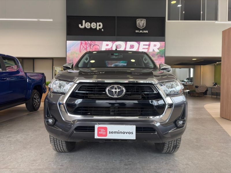 Toyota HILUX 2.8 D-4D TURBO DIESEL CD SRV 4X4 AUTOMÁTICO 2023/2024 BETIOLO NOVOS E SEMINOVOS LAJEADO / Carros no Vale Toyota HILUX 2.8 D-4D TURBO DIESEL CD SRV 4X4 AUTOMÁTICO 2023/2024 BETIOLO NOVOS E SEMINOVOS LAJEADO / Carros no Vale