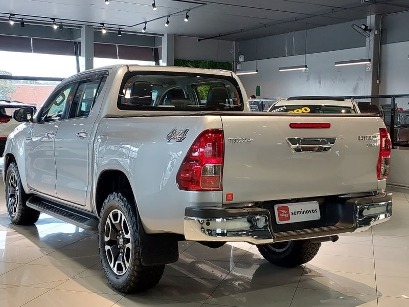 Toyota HILUX 2.8 D-4D TURBO DIESEL CD SRV 4X4 AUTOMÁTICO 2022/2022 BETIOLO NOVOS E SEMINOVOS LAJEADO / Carros no Vale Toyota HILUX 2.8 D-4D TURBO DIESEL CD SRV 4X4 AUTOMÁTICO 2022/2022 BETIOLO NOVOS E SEMINOVOS LAJEADO / Carros no Vale