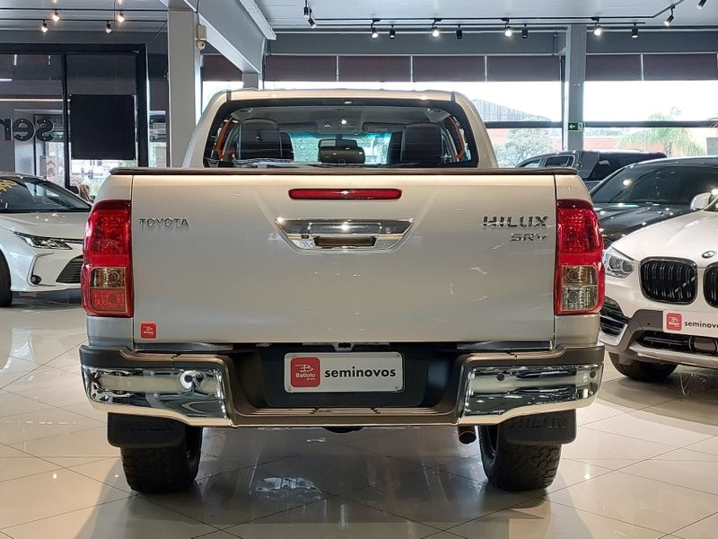 Toyota HILUX 2.8 D-4D TURBO DIESEL CD SRV 4X4 AUTOMÁTICO 2022/2022 BETIOLO NOVOS E SEMINOVOS LAJEADO / Carros no Vale Toyota HILUX 2.8 D-4D TURBO DIESEL CD SRV 4X4 AUTOMÁTICO 2022/2022 BETIOLO NOVOS E SEMINOVOS LAJEADO / Carros no Vale