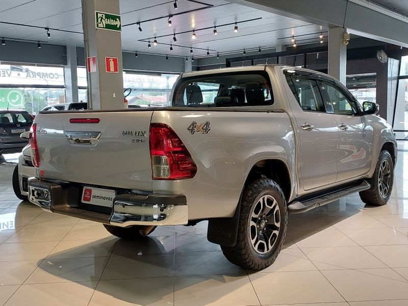 Toyota HILUX 2.8 D-4D TURBO DIESEL CD SRV 4X4 AUTOMÁTICO 2022/2022 BETIOLO NOVOS E SEMINOVOS LAJEADO / Carros no Vale Toyota HILUX 2.8 D-4D TURBO DIESEL CD SRV 4X4 AUTOMÁTICO 2022/2022 BETIOLO NOVOS E SEMINOVOS LAJEADO / Carros no Vale