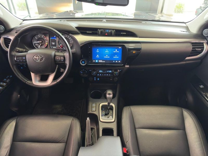 Toyota HILUX 2.8 D-4D TURBO DIESEL CD SRV 4X4 AUTOMÁTICO 2023/2024 BETIOLO NOVOS E SEMINOVOS LAJEADO / Carros no Vale Toyota HILUX 2.8 D-4D TURBO DIESEL CD SRV 4X4 AUTOMÁTICO 2023/2024 BETIOLO NOVOS E SEMINOVOS LAJEADO / Carros no Vale