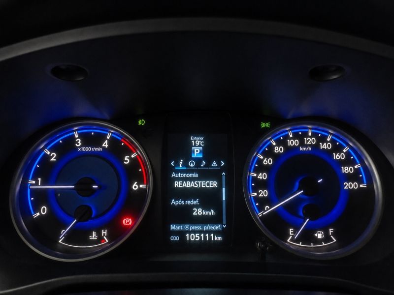 Toyota HILUX 2.8 SRX 4X4 CD 16V DIESEL 4P AUTOMÁTICO 2016/2016 BETIOLO NOVOS E SEMINOVOS LAJEADO / Carros no Vale