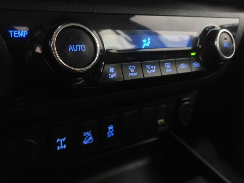 Toyota HILUX 2.8 SRX 4X4 CD 16V DIESEL 4P AUTOMÁTICO 2016/2016 BETIOLO NOVOS E SEMINOVOS LAJEADO / Carros no Vale