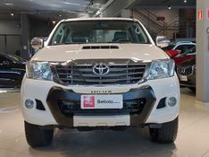 Toyota HILUX 3.0 SR 4X4 CD 16V TURBO INTERCOOLER DIESEL 4P MANUAL 2013/2013 BETIOLO NOVOS E SEMINOVOS LAJEADO / Carros no Vale